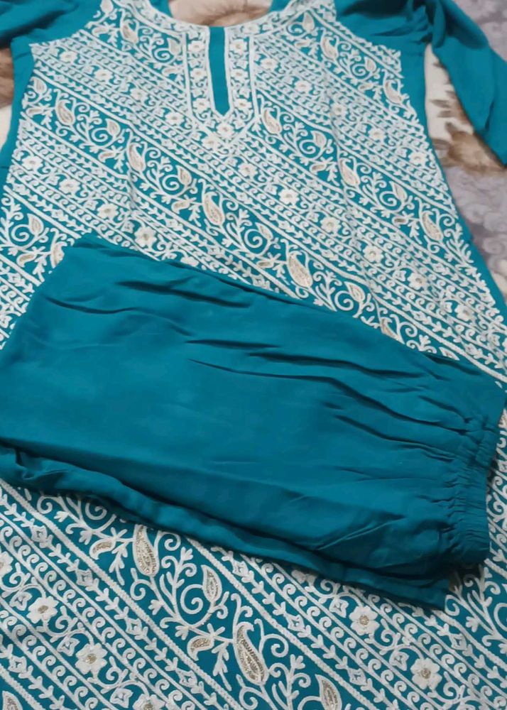 kashmiri Embroidered Kurta Set
