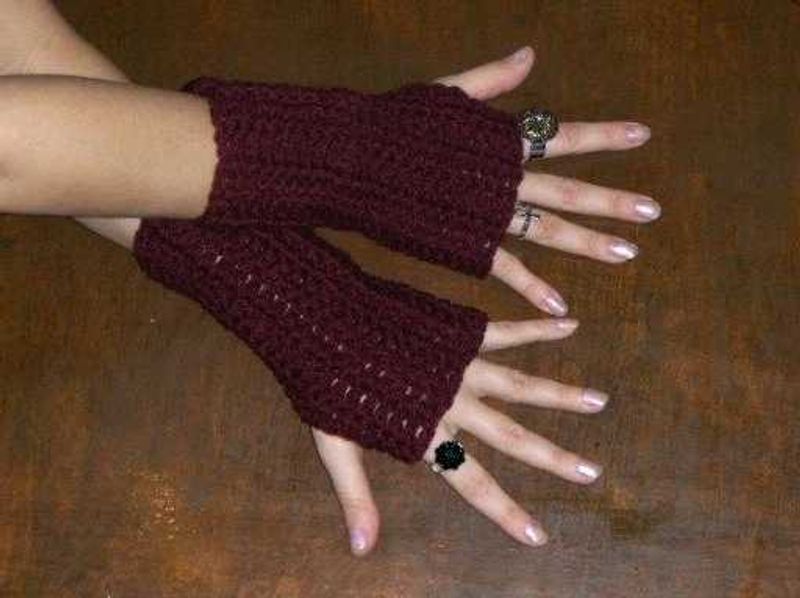 Crimson crochet gloves