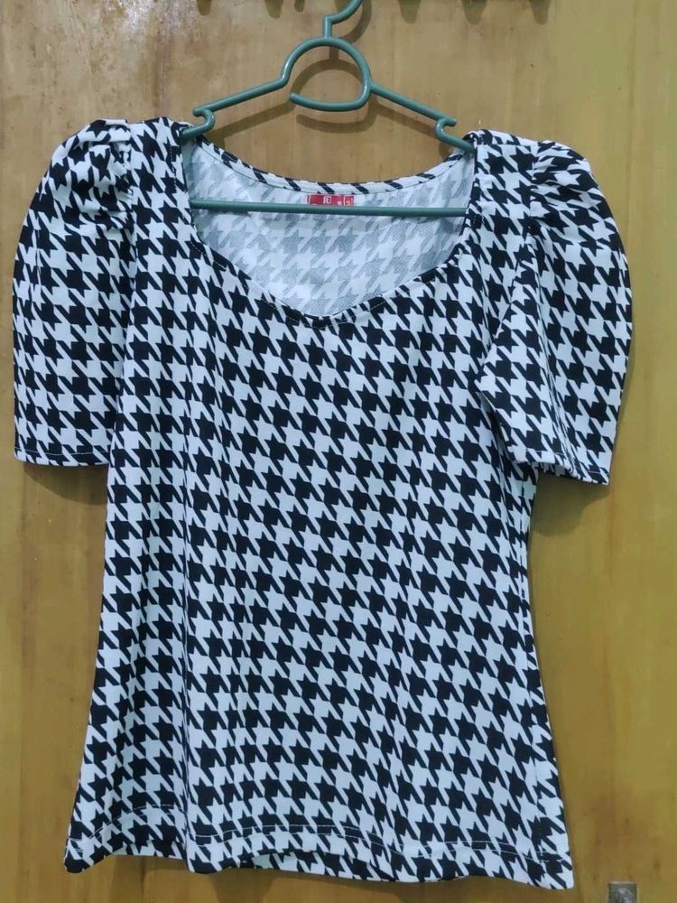 Houndstooth Puff Sleeve Top