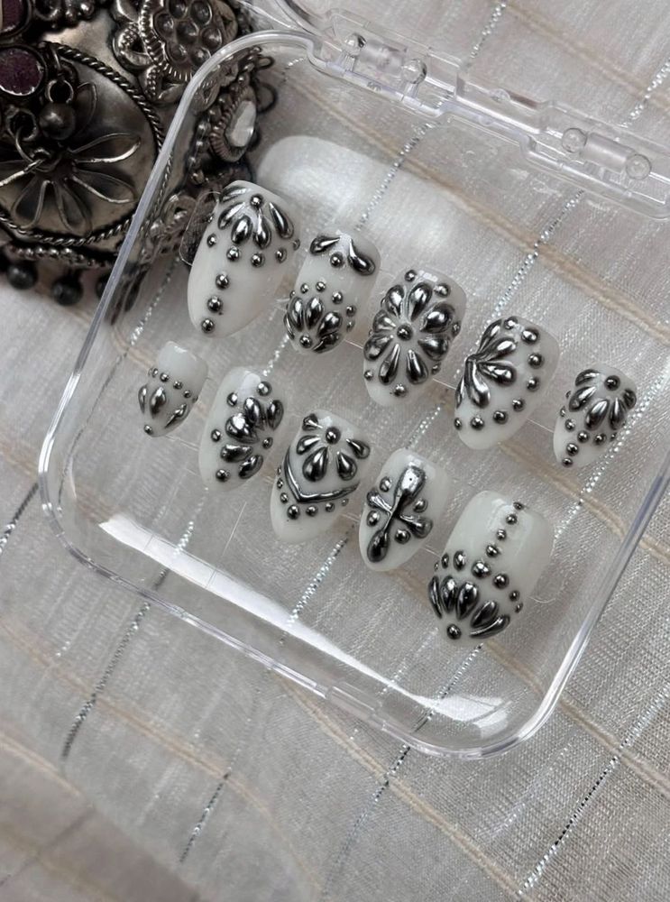 Festive Silver 3D Press-On Nails | Handmade Chrome