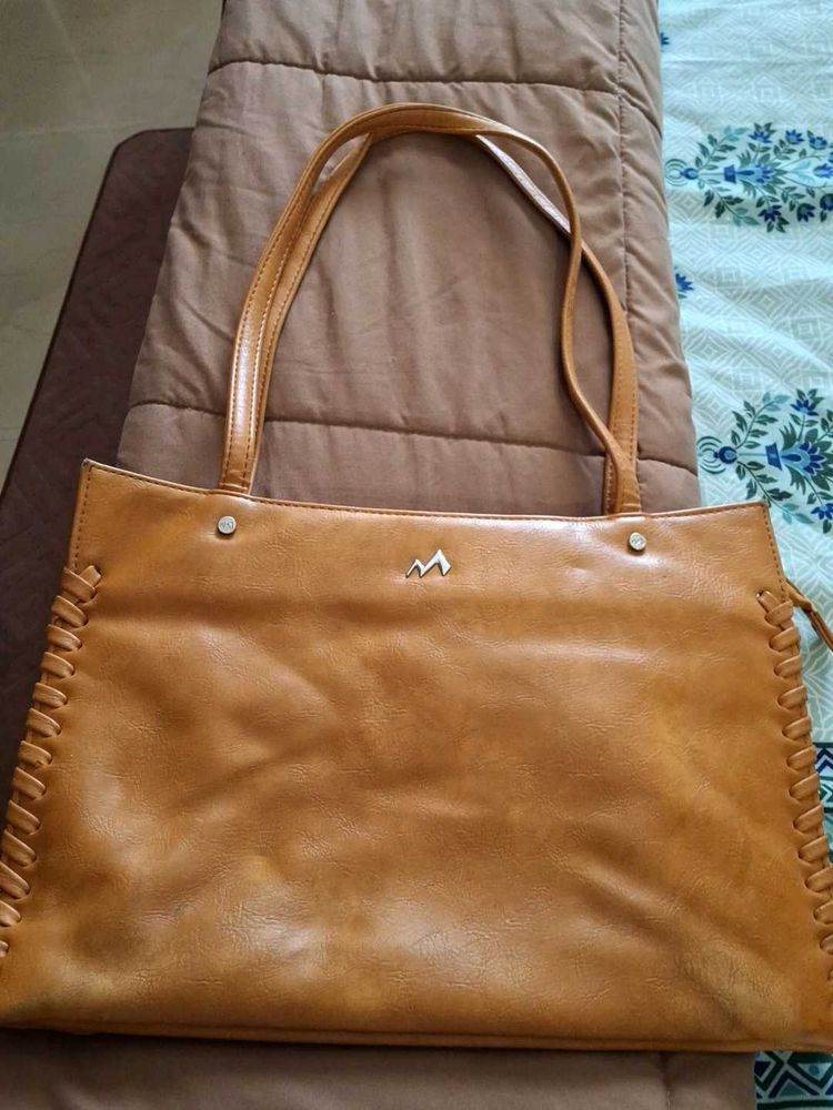 Very beautiful and stylish bag in elegant look.
