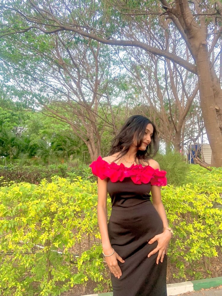 Black Off-Shoulder Bodycon Dress