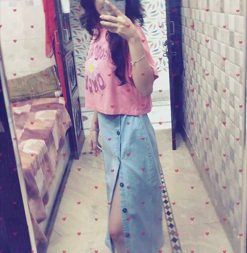 SHEIN Pink Graphic Crop Top