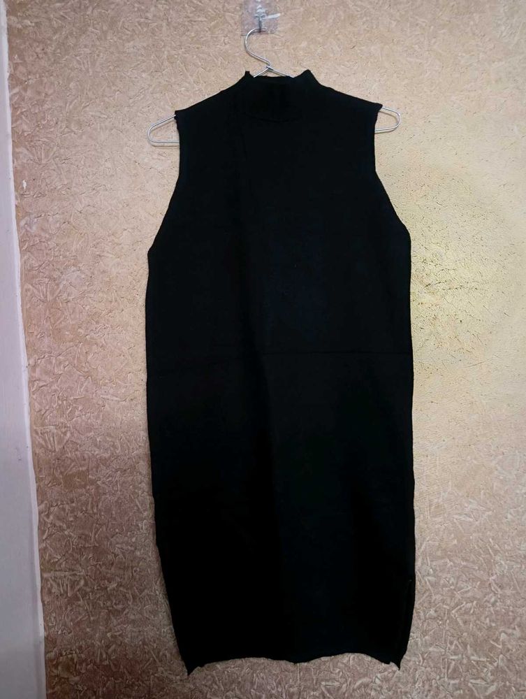 Sleeveless Black Shift Dress