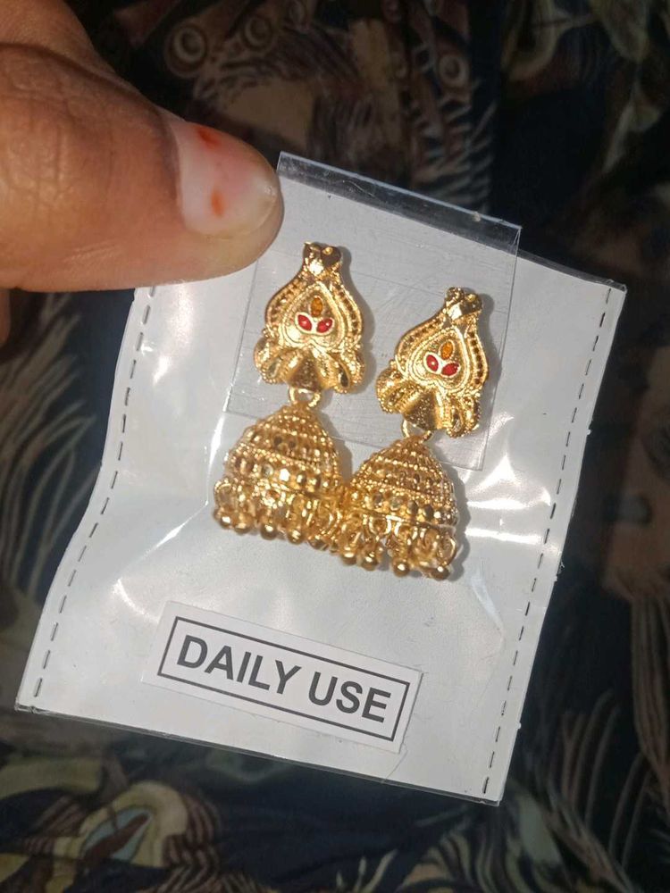 Elegant Gold Jhumka Earrings