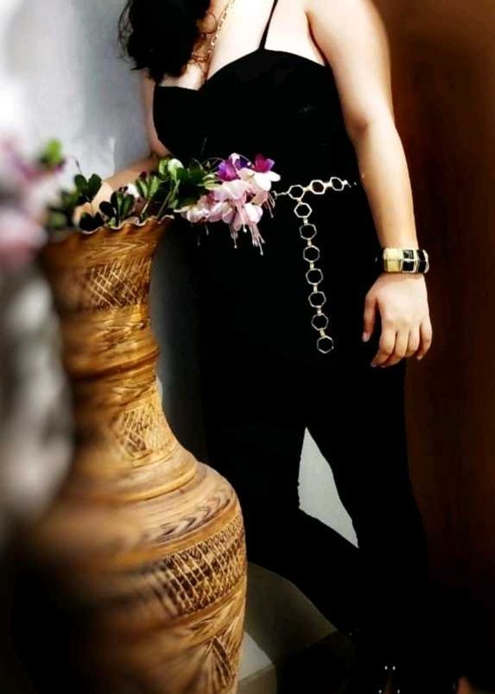 Chic Black Velvet sleeveless top
