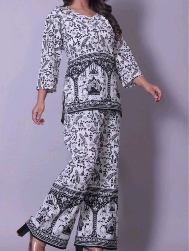 Stylish Black &amp; White Kurta Set