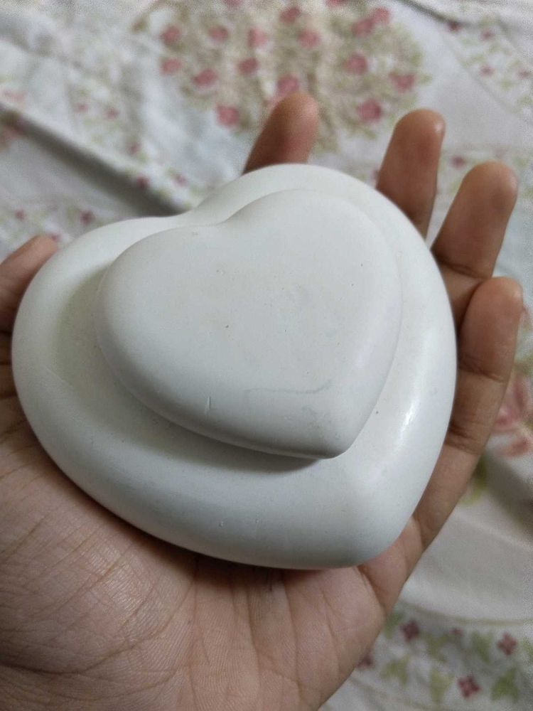 Charming White Heart container
