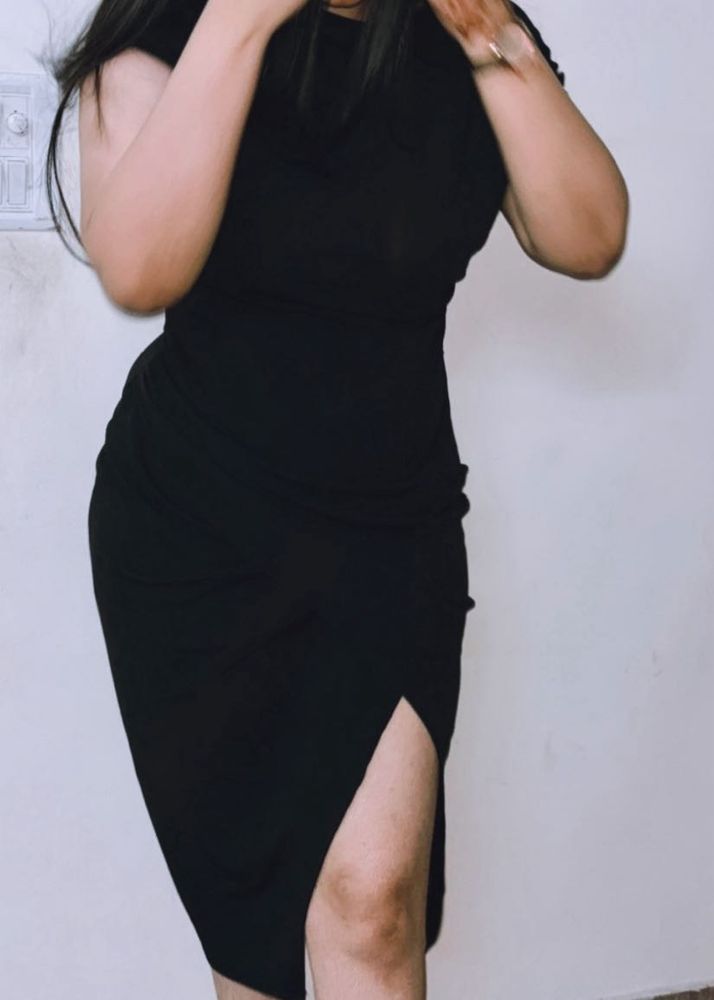 🖤Chic Black Midi Dress🖤