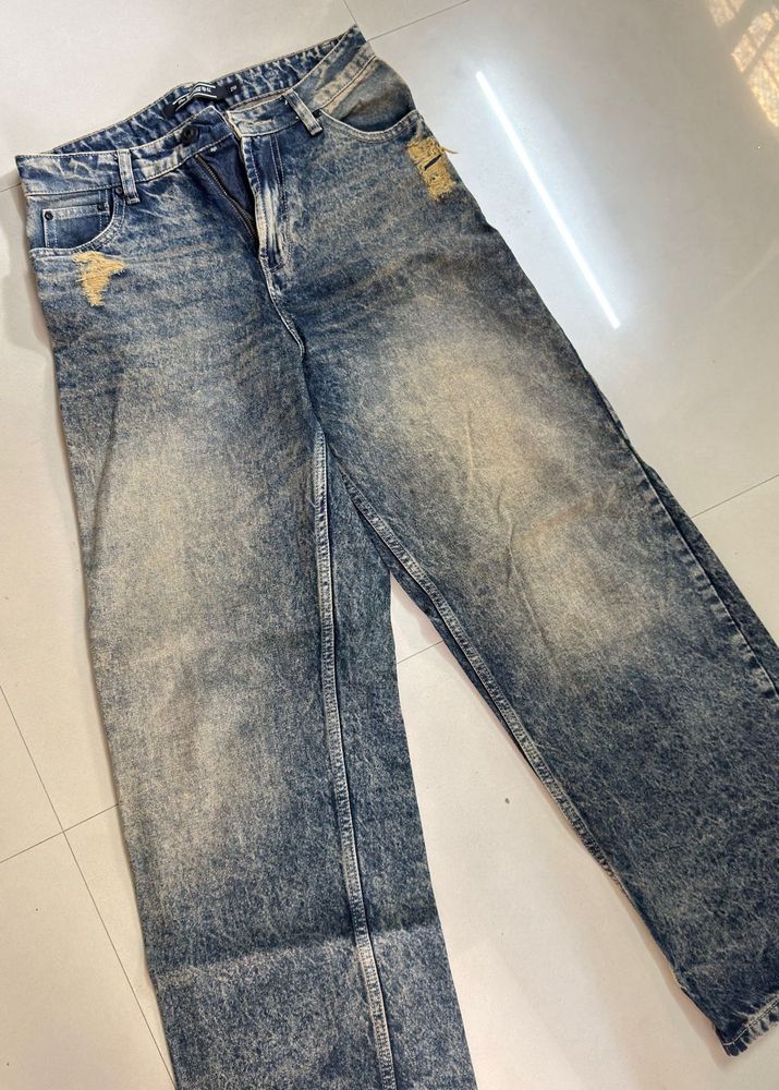 Distressed Wide Leg Jeans