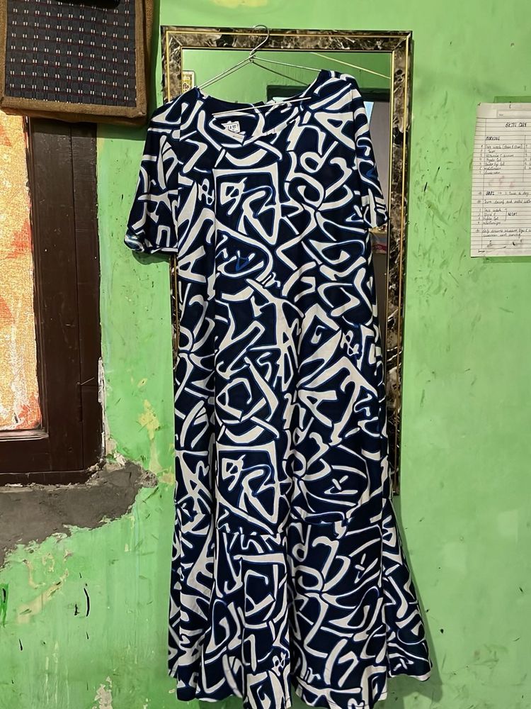 Stylish Navy &amp; White Abstract Print Dress