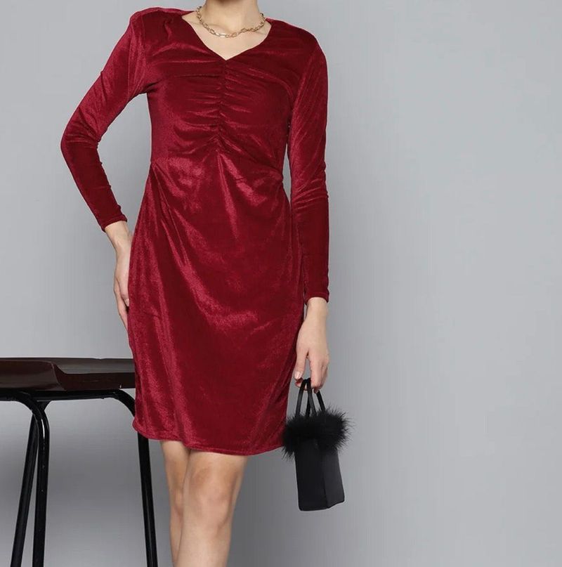 Elegant Velvet V-Neck Ruched Dress