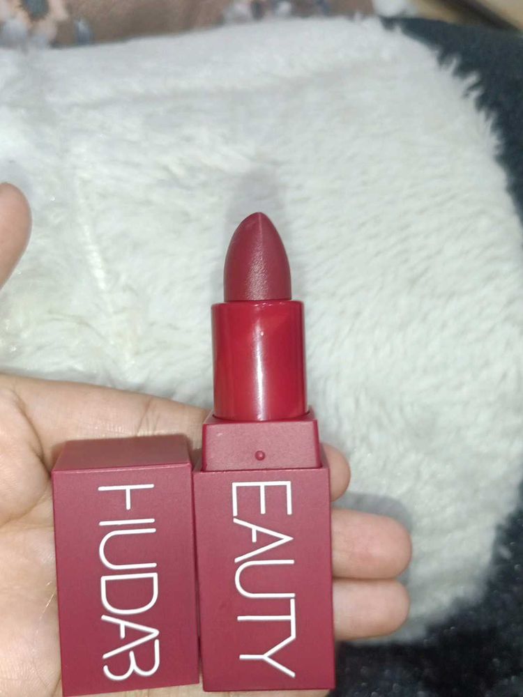 Huda beauty bullet lipstick