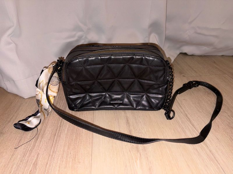 Chic Quilted Black Crossbody Bag with Scarf Accent