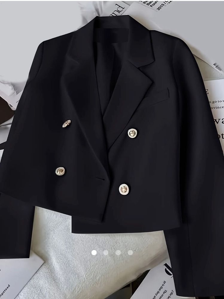 Chic Double-Breasted Cropped Blazer