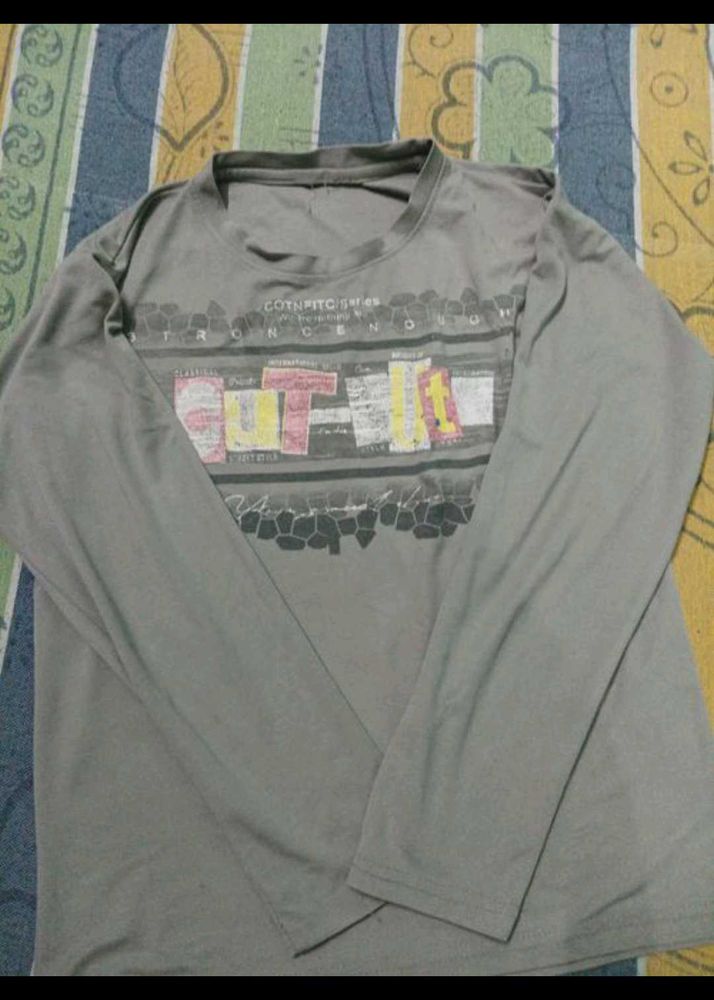Gray Long Sleeve Graphic T-Shirt