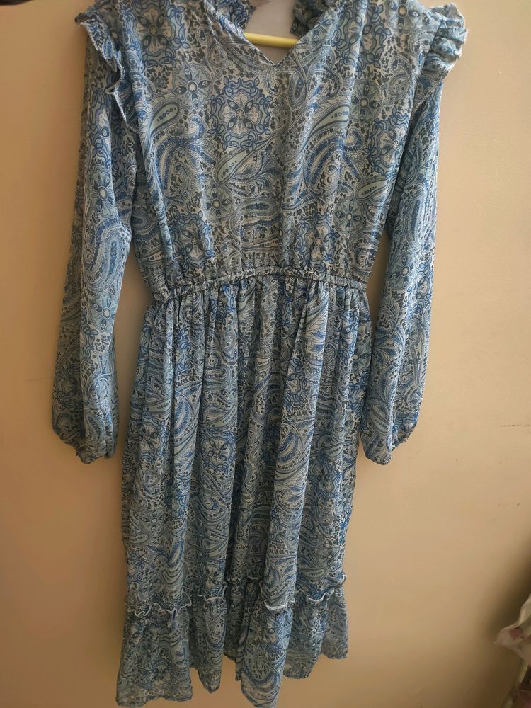 Dress No Flaws..Selling because Of Size Issue