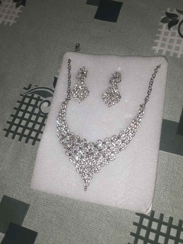 Sparkling Rhinestone Necklace &amp; Earring Set