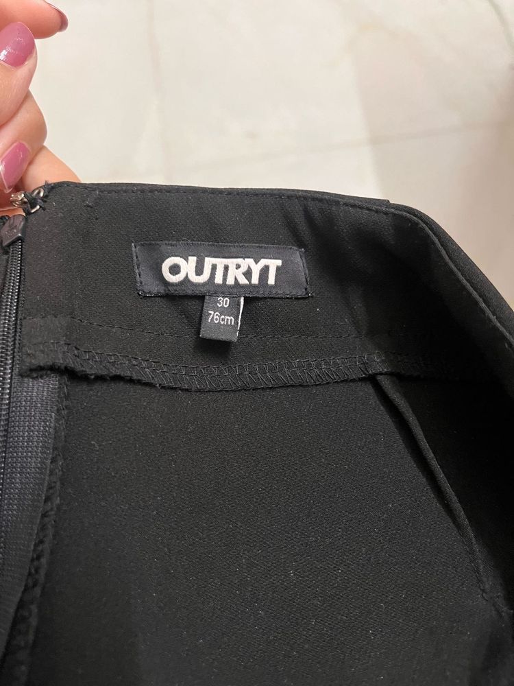 Outryt Black Skort