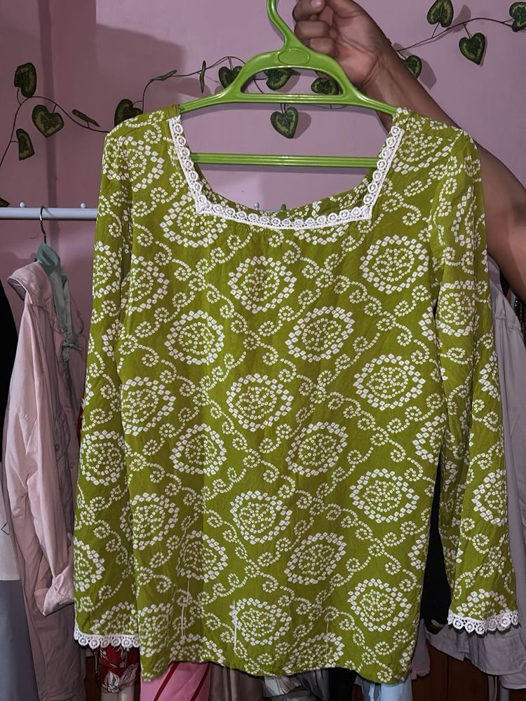 Green Bandhani Print Kurta with Lace Trim