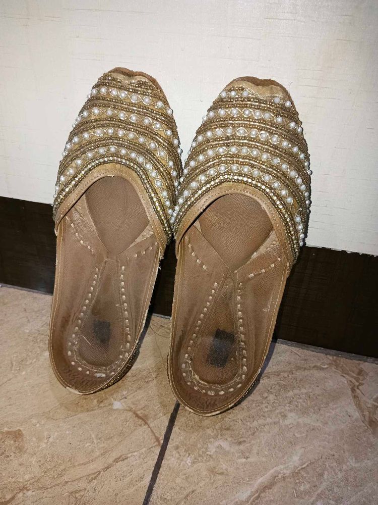 Pearl Embellished Juttis