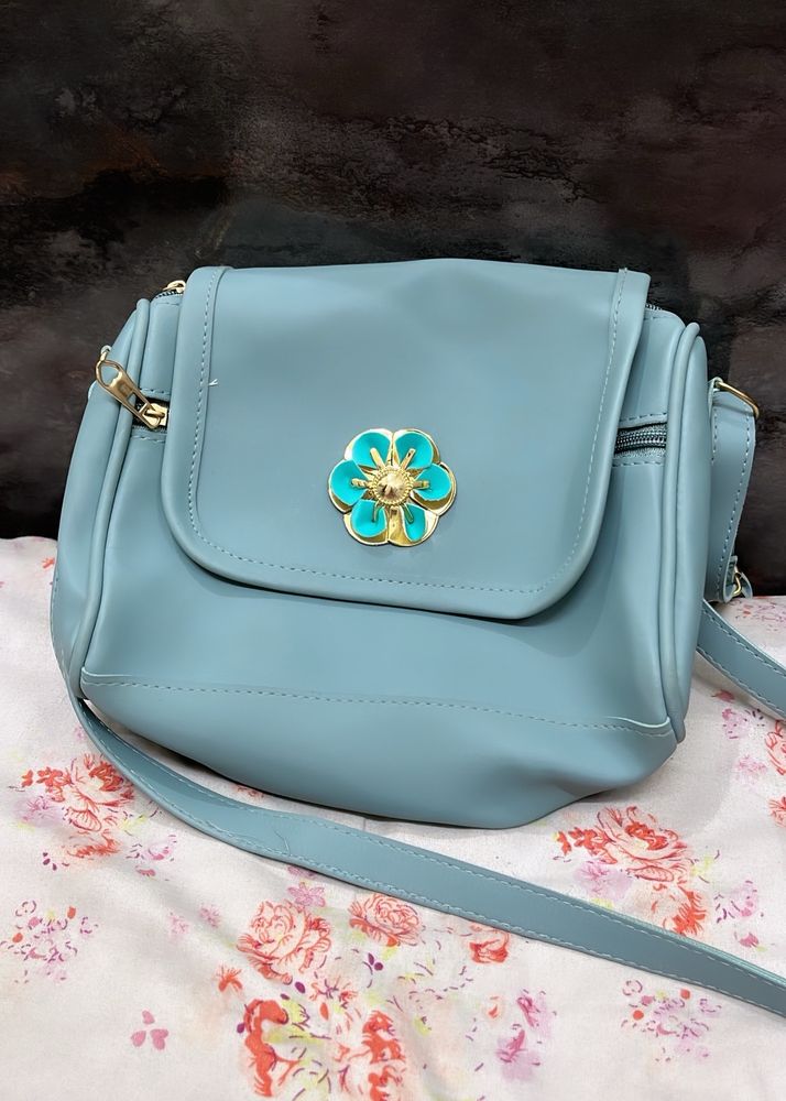 New Sling Bag With 4zip Very Spacious
