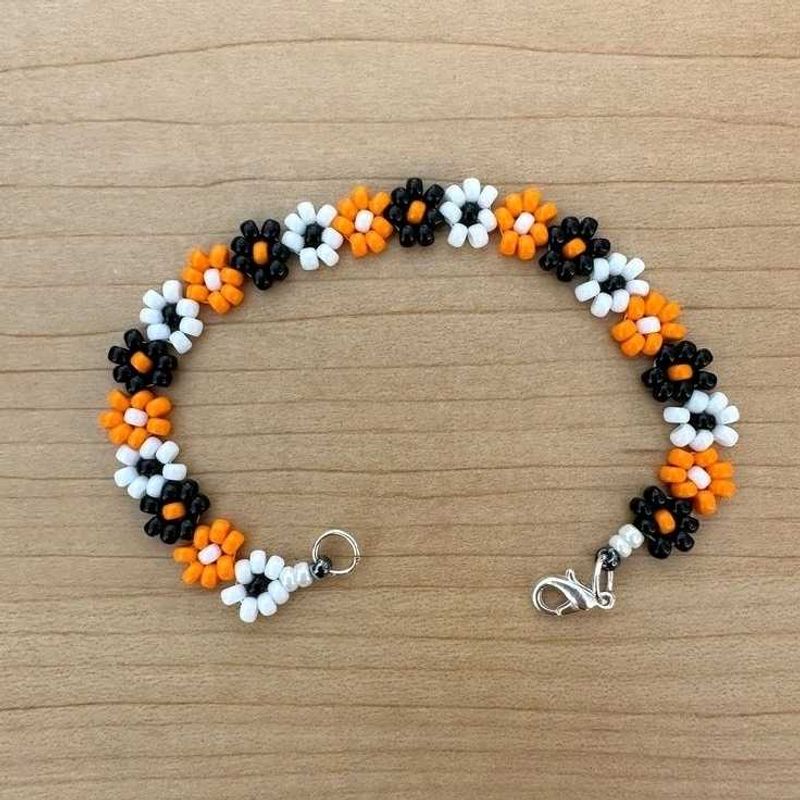 Flower Beaded Bracelet🤍🧡🖤