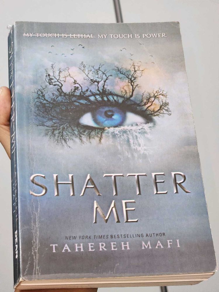 Shatter Me by Tahereh Mafi Book