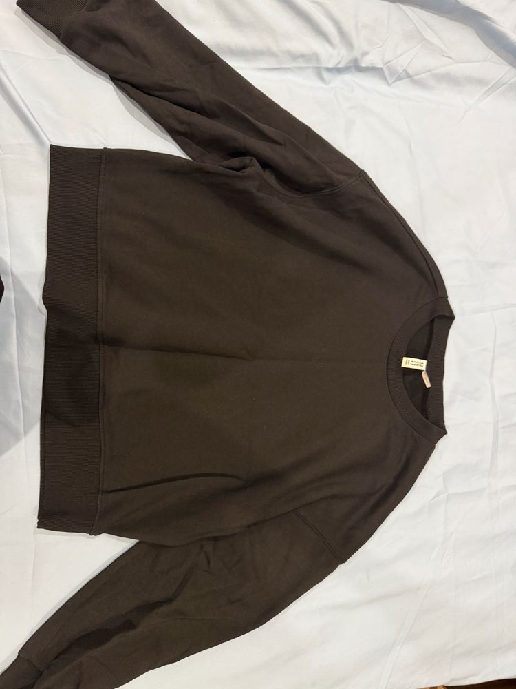 Cozy Black Crewneck Sweatshirt
