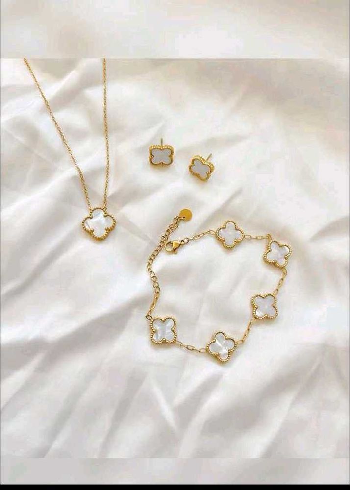 Gold Clover Jewelry Set