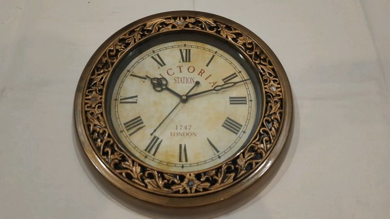 Wall Clock &amp; Decor ⏰️