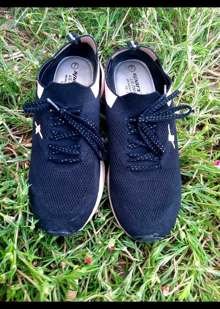 Stylish Black Sports Shoes