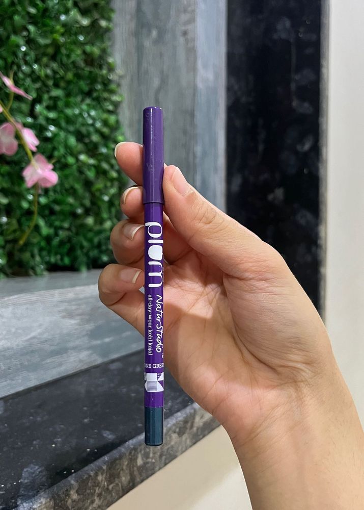 Plum NaturStudio Kajal blue color