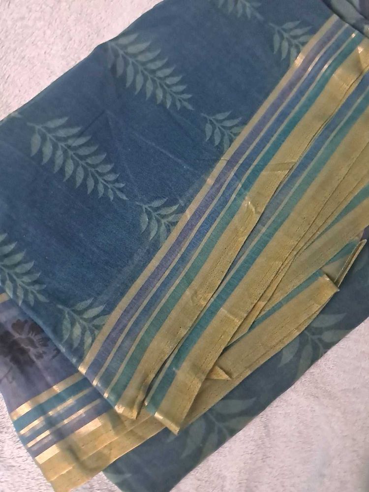 Elegant Blue Saree with Leaf Print