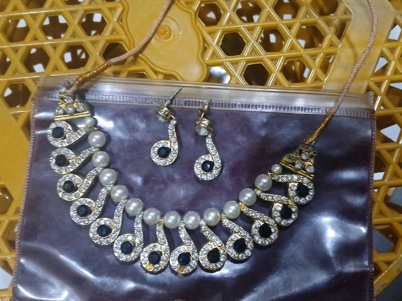 Elegant Necklace and Earring Set