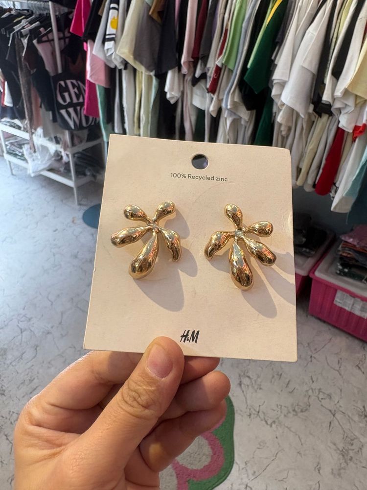 Unique Gold Flower Earrings