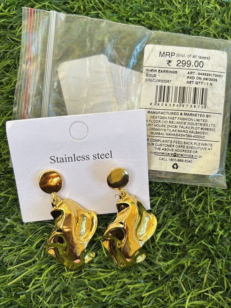 Chic Gold Abstract Drop Earrings