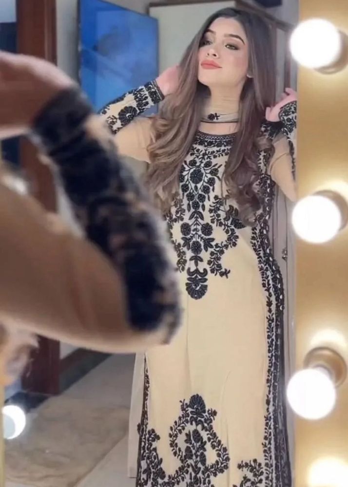 Elegant Black &amp; Cream Embroidered Kurta