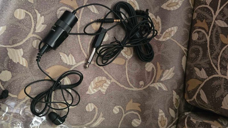 Lavalier Microphone &amp; Earphones Set