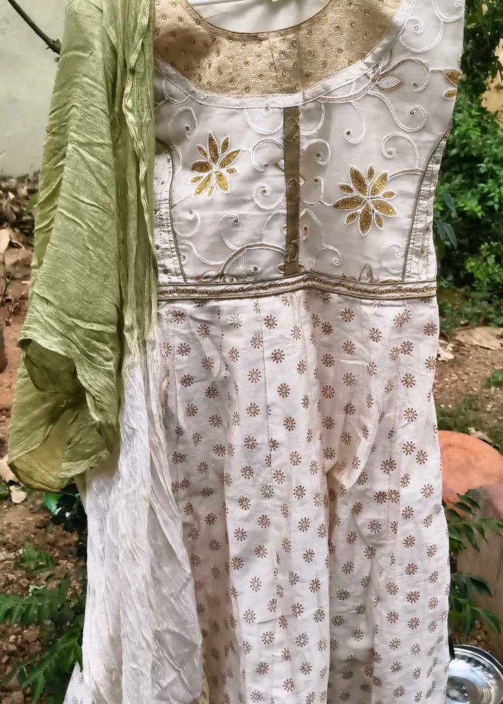 Elegant Cream &amp; Gold Kurta Set with Dupatta