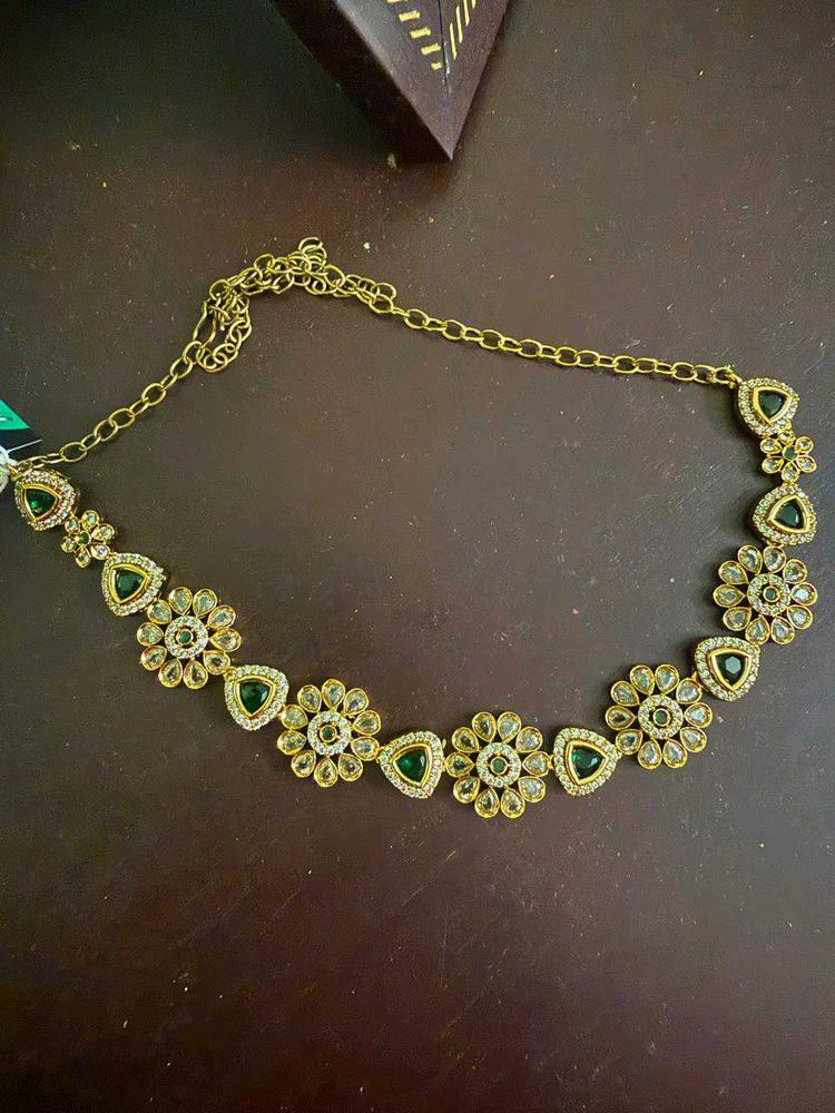 Elegant Emerald &amp; Diamond Necklace