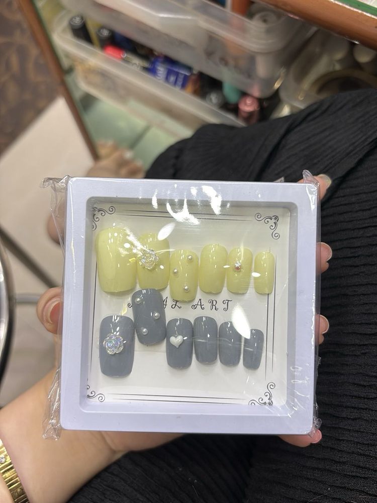 Press-On Nails - Yellow &amp; Grey Set any1