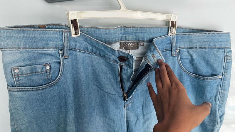 Light Wash Denim Jeans with Zipper Detailing