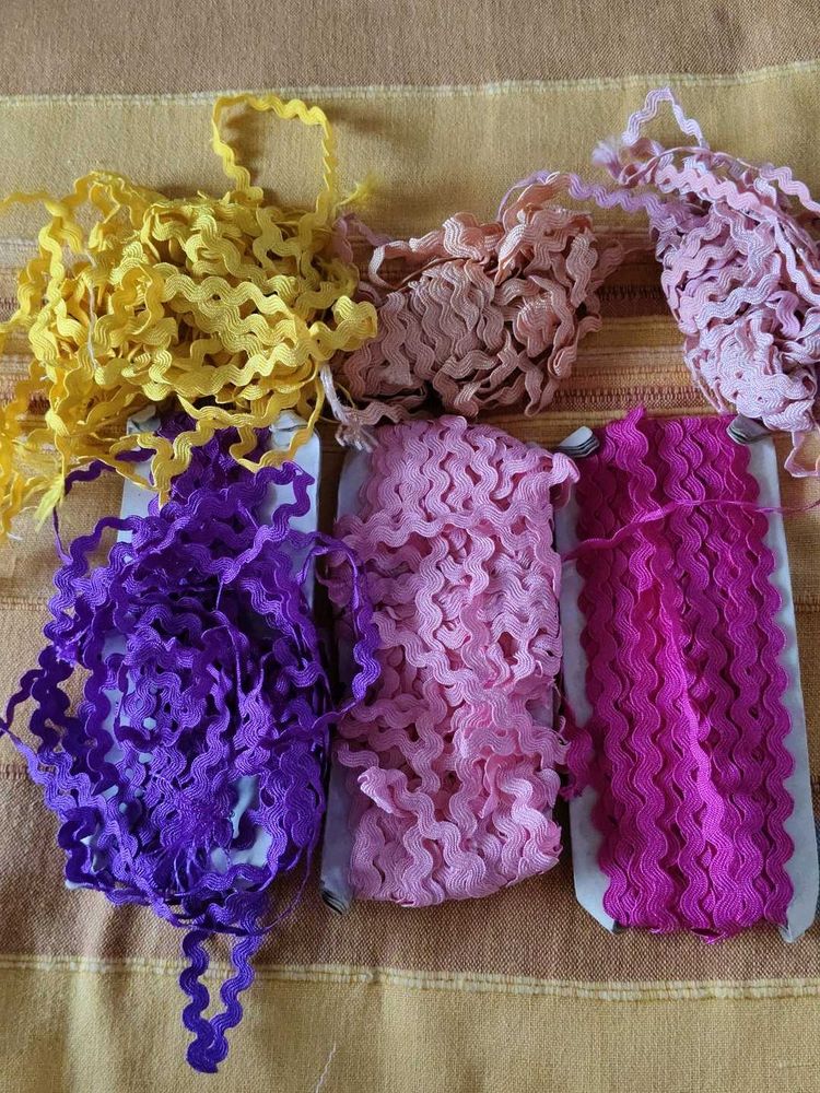rikrak lace  all nearly more than 4 MTRS.