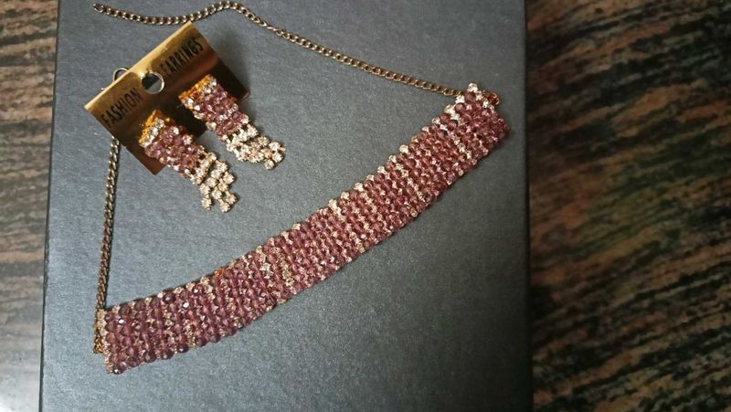 Choker Neckpiece With Earrings Set.