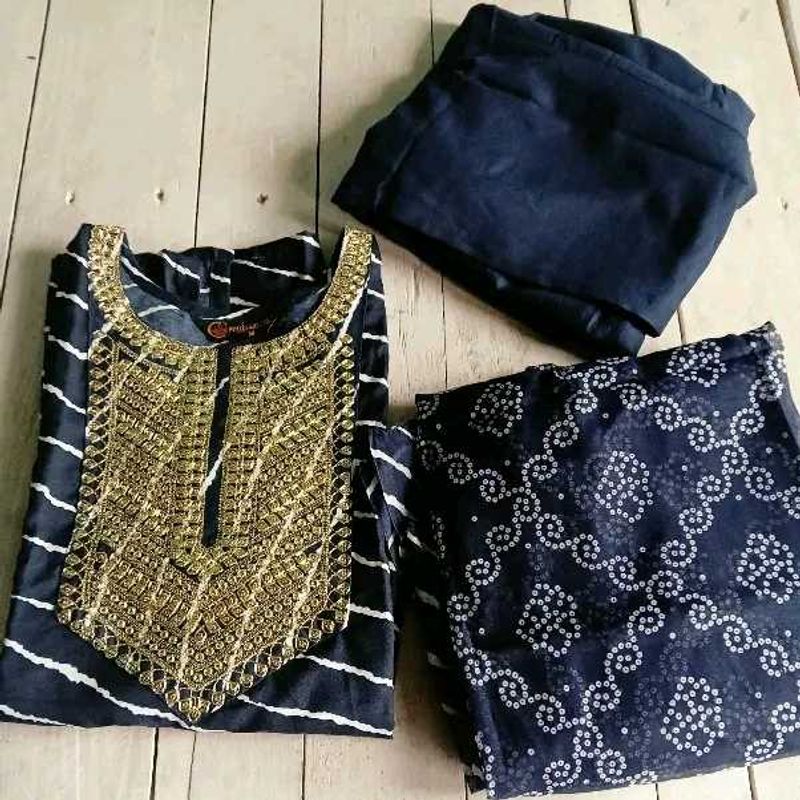 Elegant Navy Blue Kurta Set with Gold Embellishmen