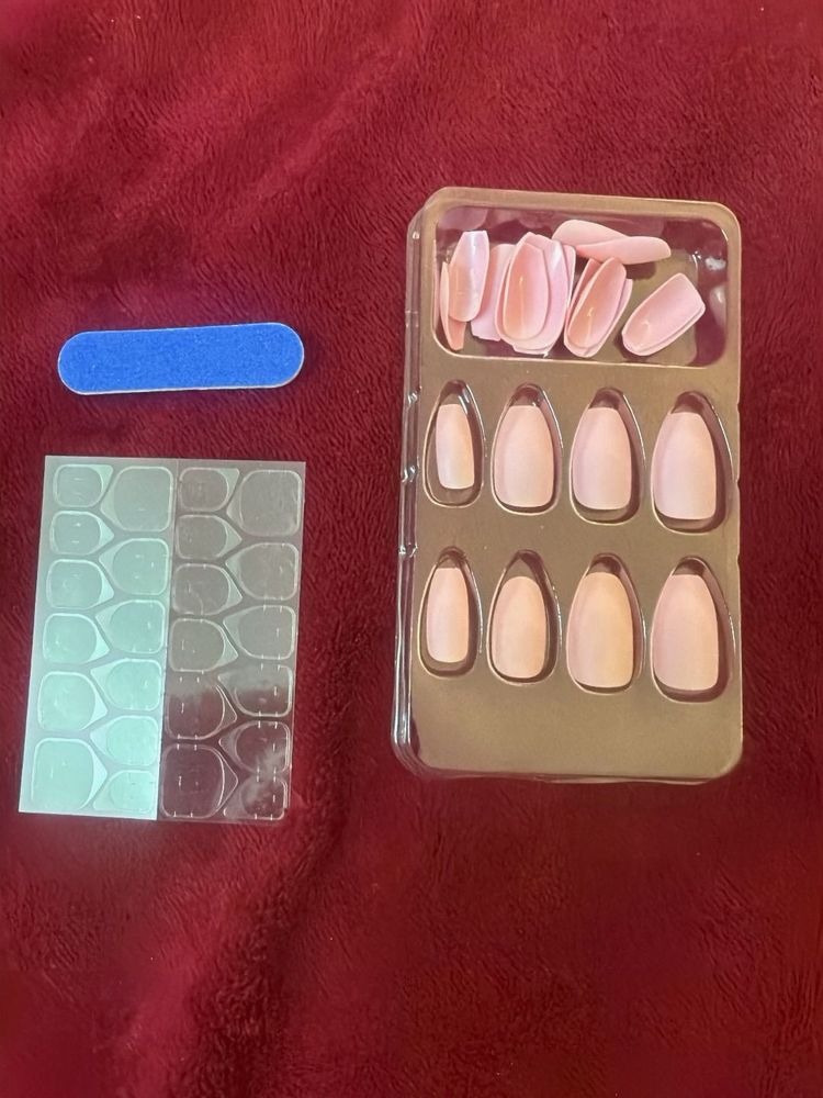 Press-On Nails Set with File