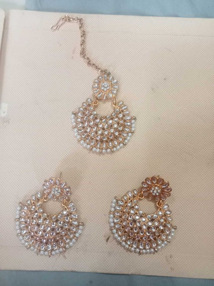 Elegant Kundan Tikka &amp; Earring Set