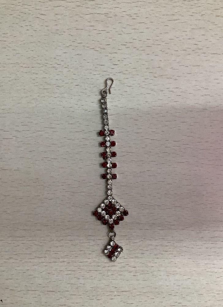 Elegant Maang Tikka with Red &amp; White Stones