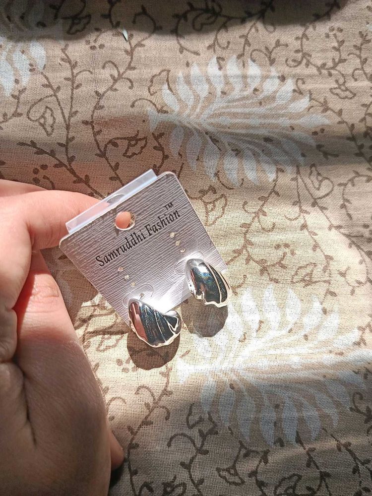 Stylish Silver Hoop Earrings | Women’s Fashion Ear
